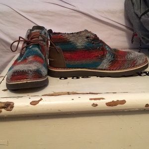 Toms men’s size 7 multi colored dessert boot